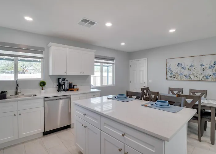 Holiday home 6 Mi To Saguaro Nat'l Park! Family W/ Patio *